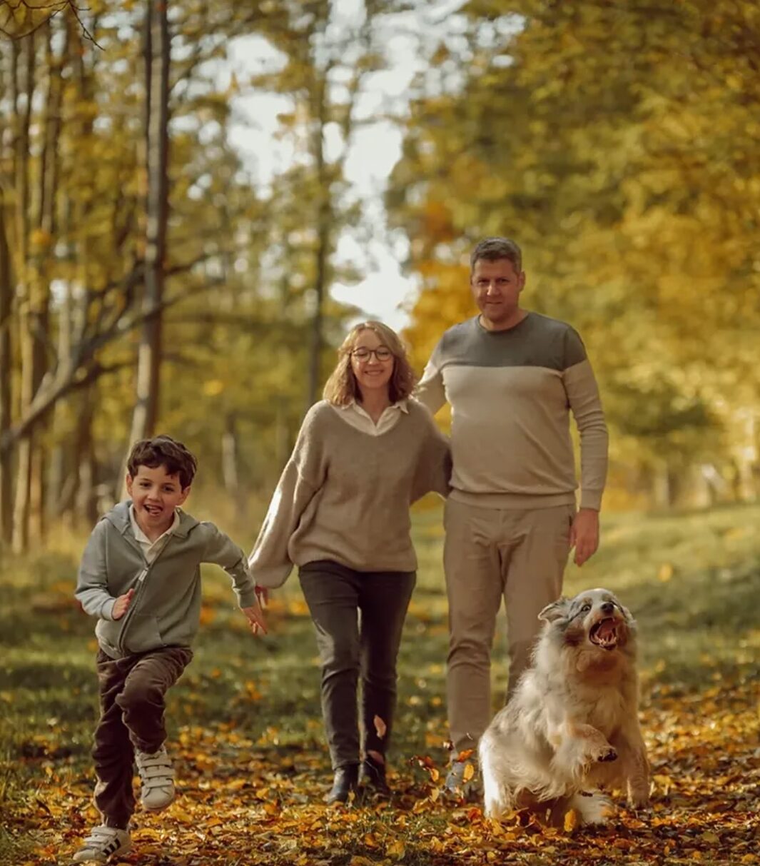 Familienfotografie Helmstedt – Herbstspaziergang mit Hund